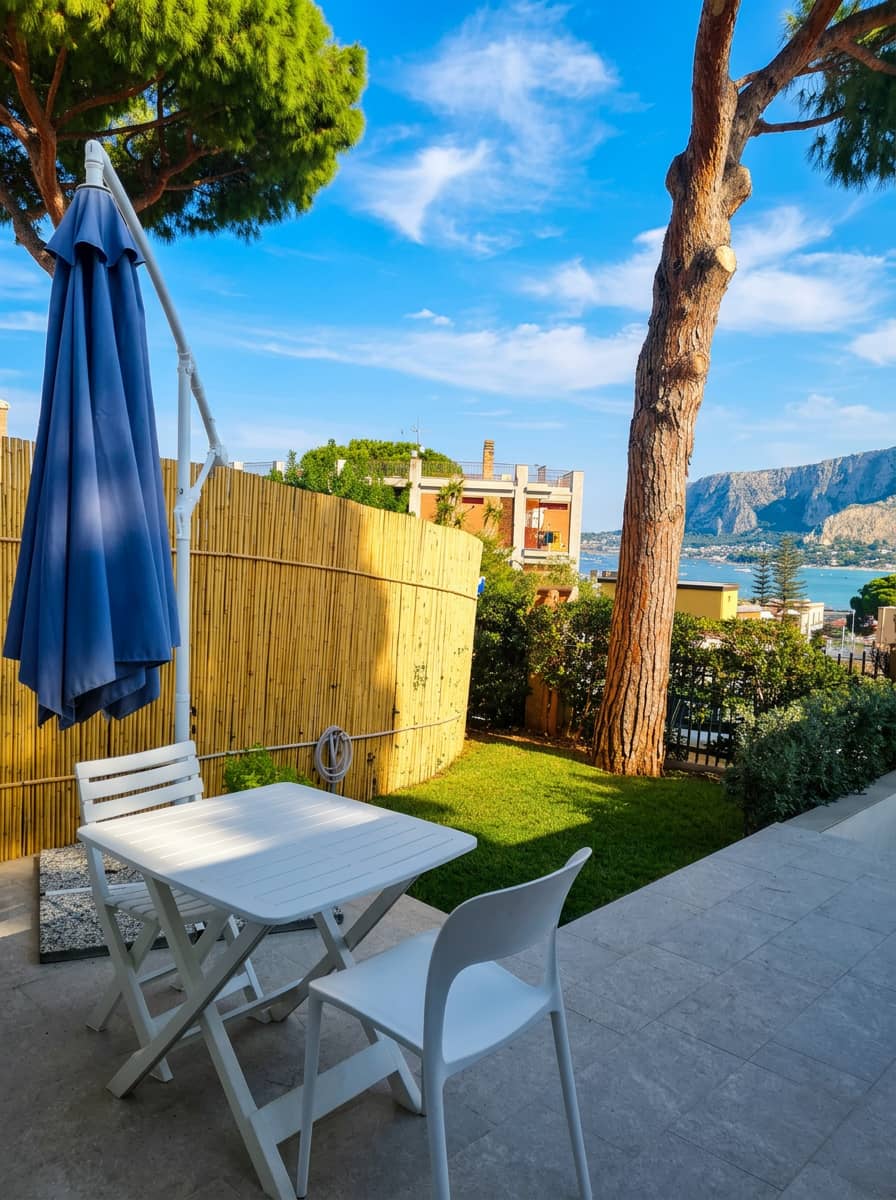 Patio con vista su Mondello